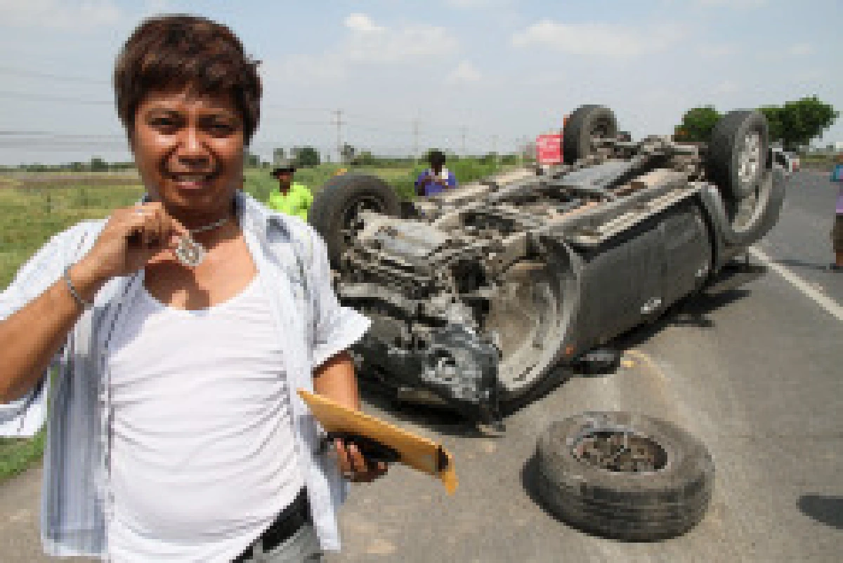 นักแต่งเพลงชื่อดังรอดหลังรถคว่ำ