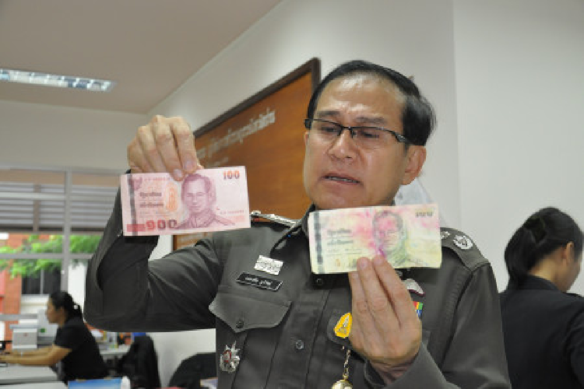 แบงก์ปลอมเกลื่อนตำรวจเตือนระวัง แบงก์ปลอมเกลื่อนตำรวจเตือนระวัง