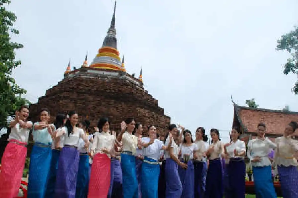 มิสยูนิเวิร์สไทยแลนด์เก็บตัวพิษณุโลก