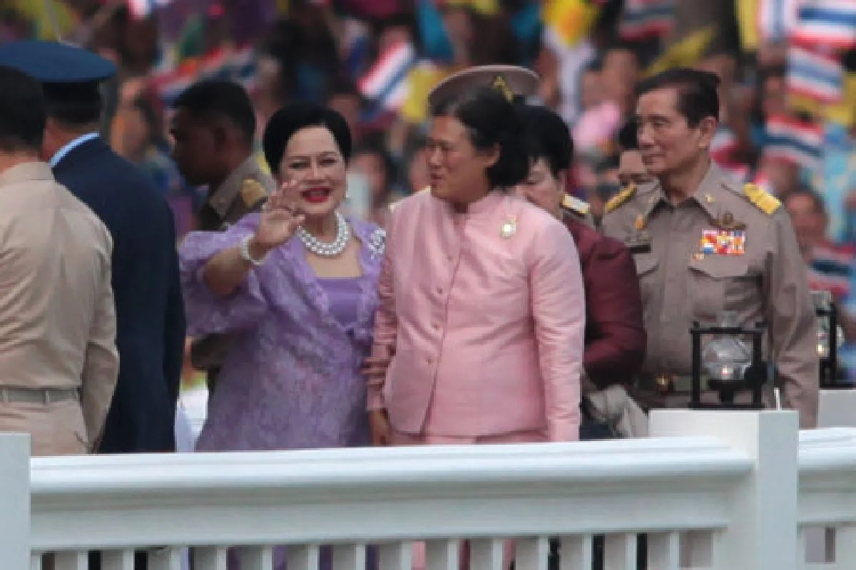 ในหลวงเสด็จถึงทุ่งมะขามหย่อง