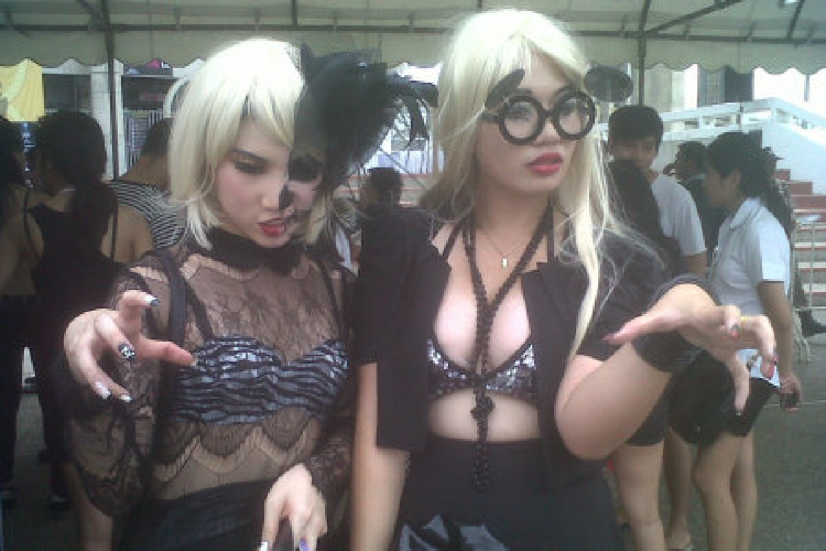 สาวก"กาก้า"ทยอยราชมังคลากีฬาสถาน สาวก"กาก้า"ทยอยราชมังคลากีฬาสถาน