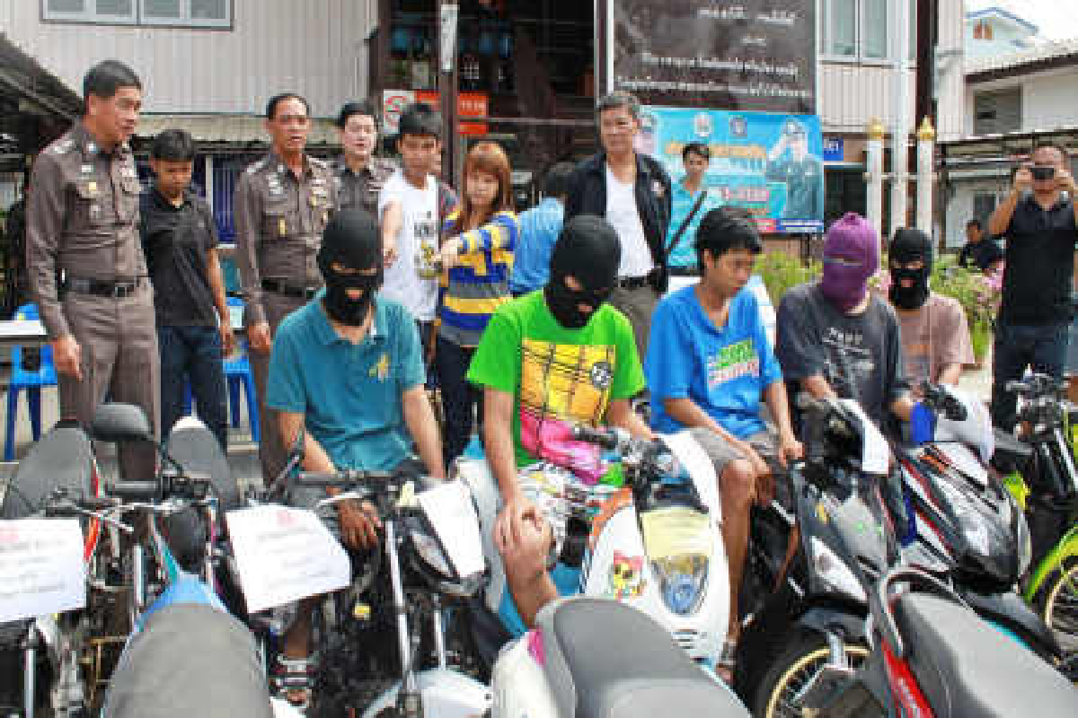 ทลายแก๊งเยาวชนลักจยย.แลกยาบ้า ทลายแก๊งเยาวชนลักจยย.แลกยาบ้า