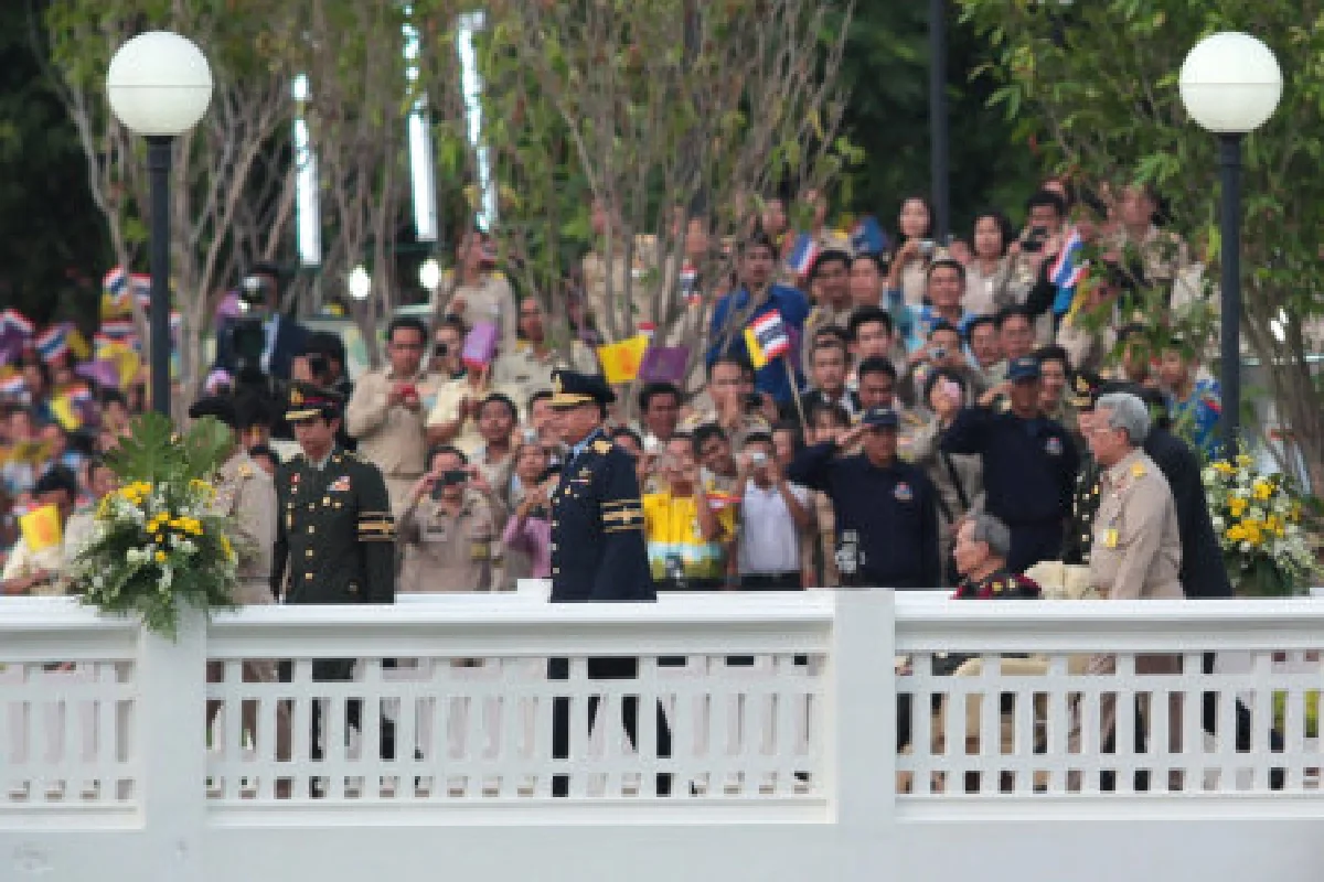 ในหลวงเสด็จถึงทุ่งมะขามหย่อง