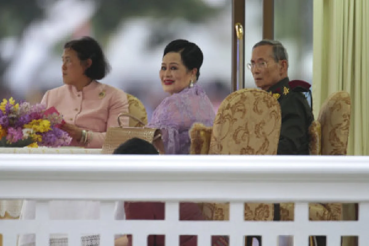 ในหลวงเสด็จถึงทุ่งมะขามหย่อง