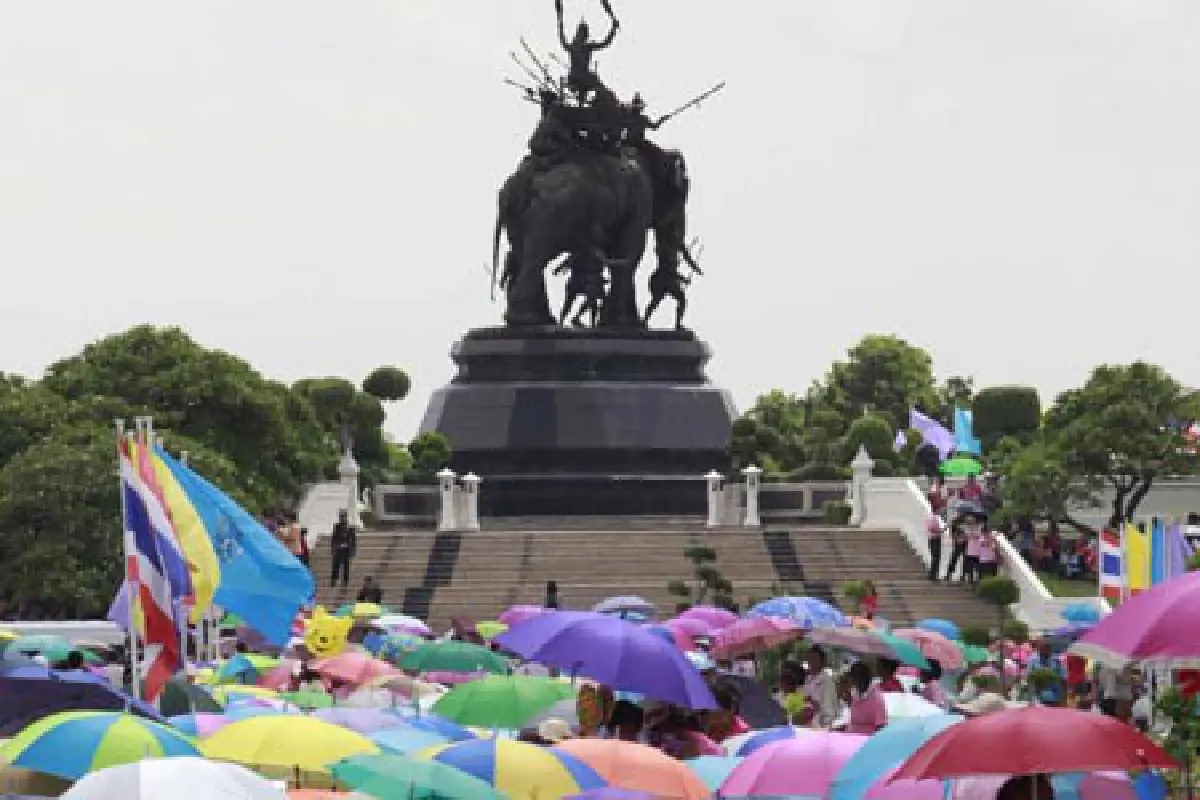 ประชาชนยังเข้าชมทุ่งมะขามหย่อง