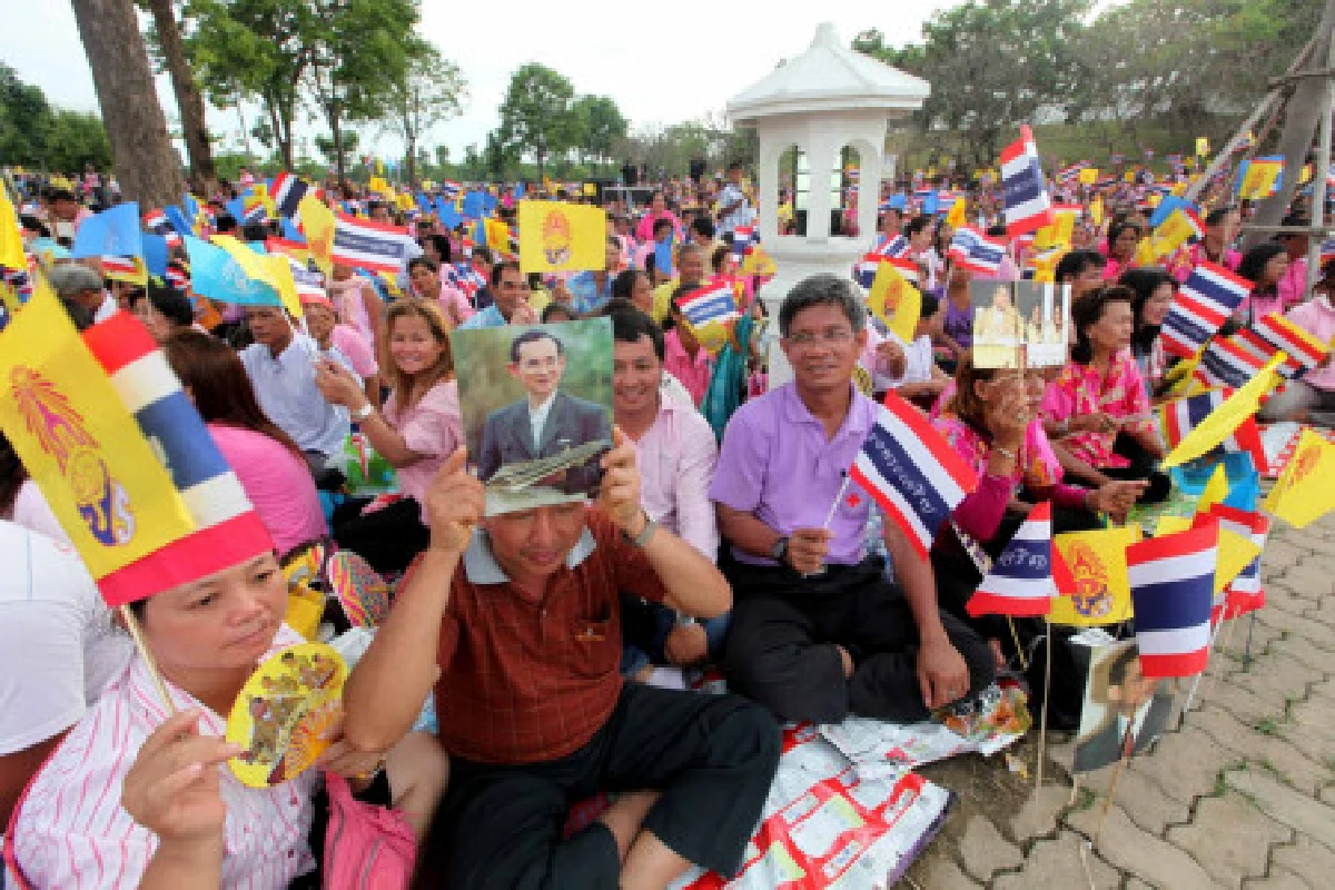 คนไทยปีติในหลวงเสด็จฯอยุธยา