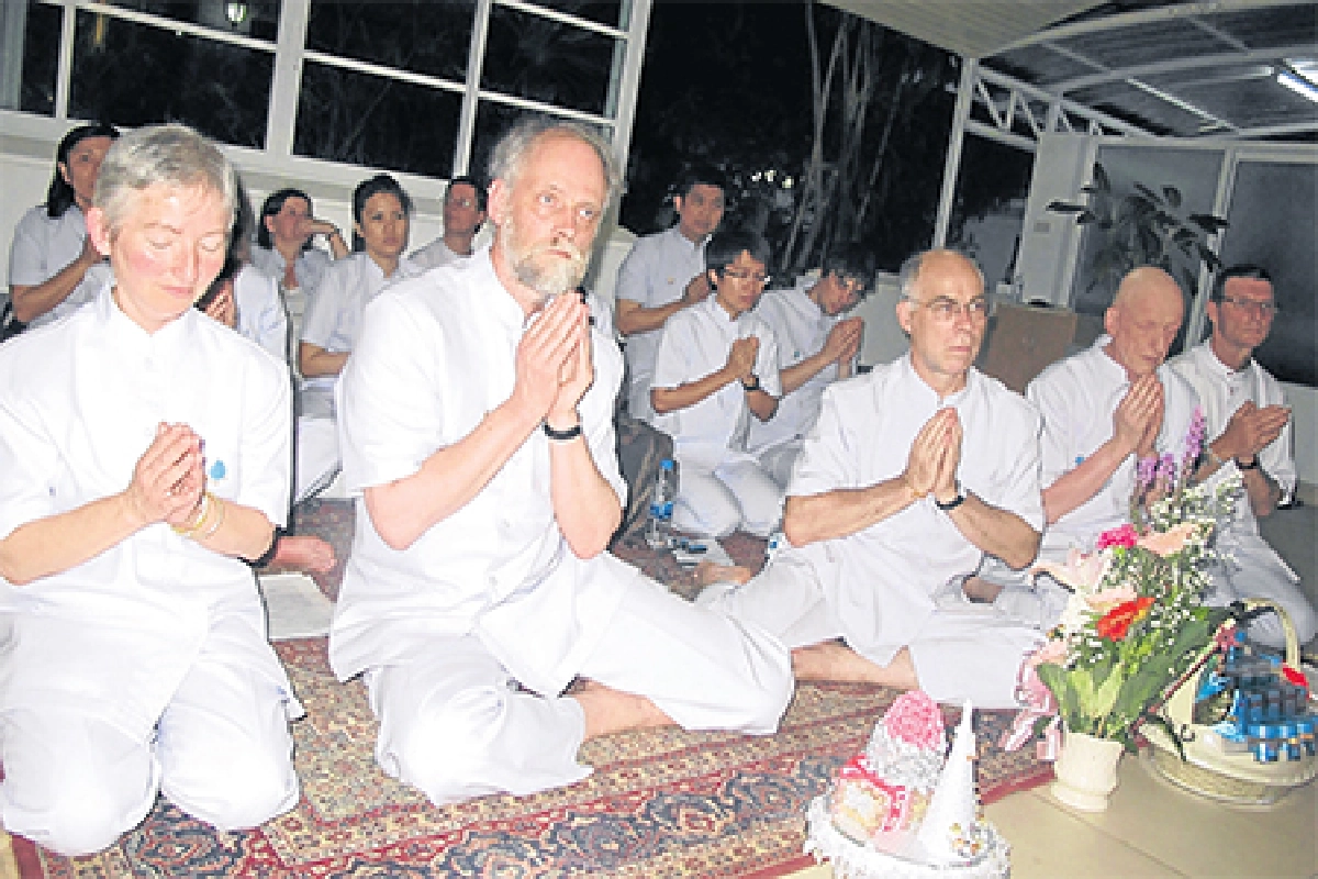 สวดชาตินี้ ดีกว่ารอชาติหน้า