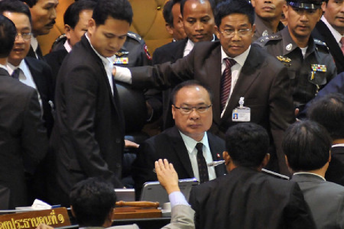 ปชป.เตรียมยื่นวุฒิเด้งสมศักดิ์พ้นปธ.สภา ปชป.เตรียมยื่นวุฒิเด้งสมศักดิ์พ้นปธ.สภา