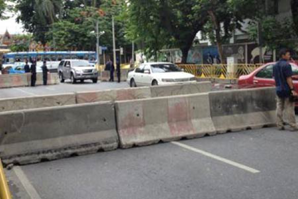 หวั่นปะทะ!เคลียร์เวทีแดงพ้นสภา หวั่นปะทะ!เคลียร์เวทีแดงพ้นสภา