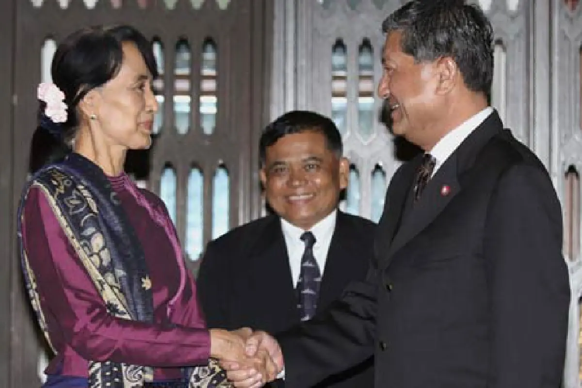 ซูจีพบเฉลิมถกแก้ปัญหาแรงงานต่างด้าว