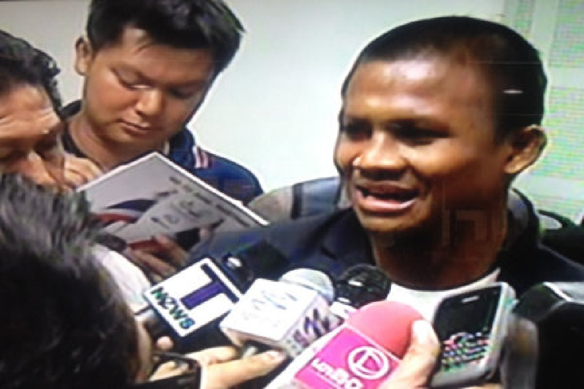 บัวขาวประกาศแขวนนวม บัวขาวประกาศแขวนนวม