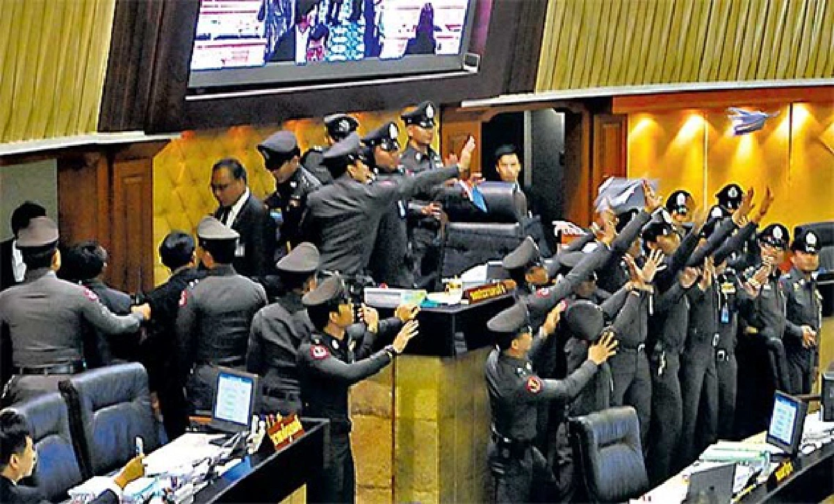 Chaos in parliament: Day 2