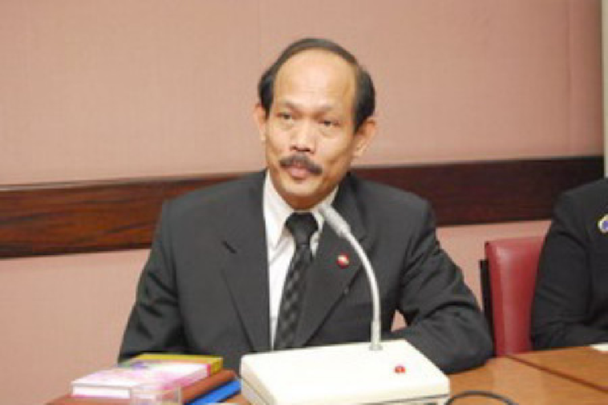 โฆษกปธ.สภาฯ อัด ปชป.พฤติกรรมเยี่ยงกบฎ โฆษกปธ.สภาฯ อัด ปชป.พฤติกรรมเยี่ยงกบฎ
