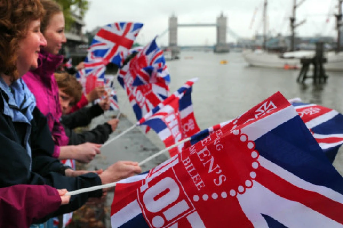 อังกฤษจัดขบวนพยุหยาตราฉลองควีนครองราชย์60ปี