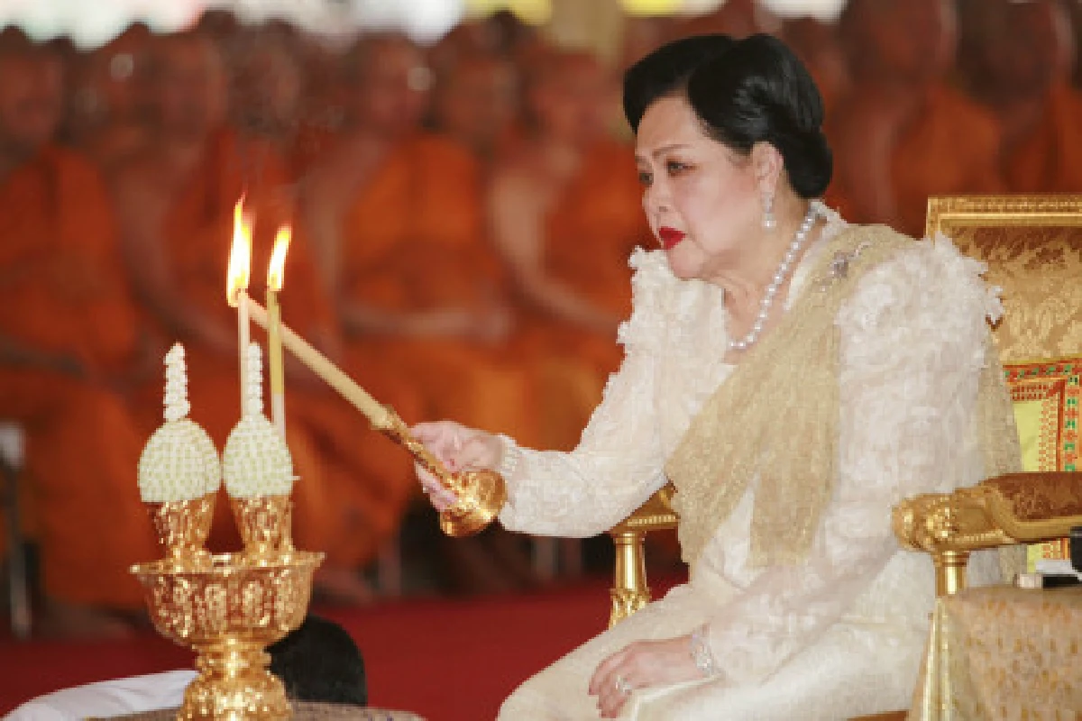 พระราชินีเสด็จประกอบพิธีวิสาขบูชา