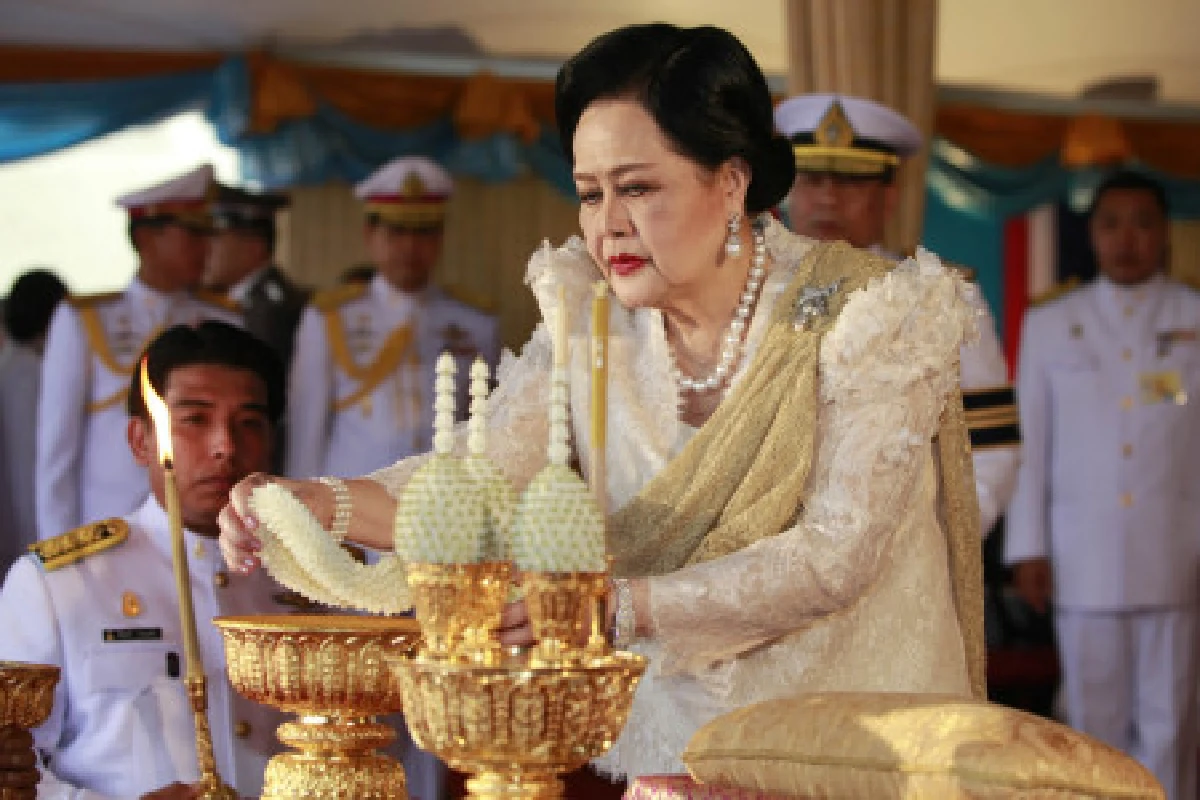พระราชินีเสด็จประกอบพิธีวิสาขบูชา