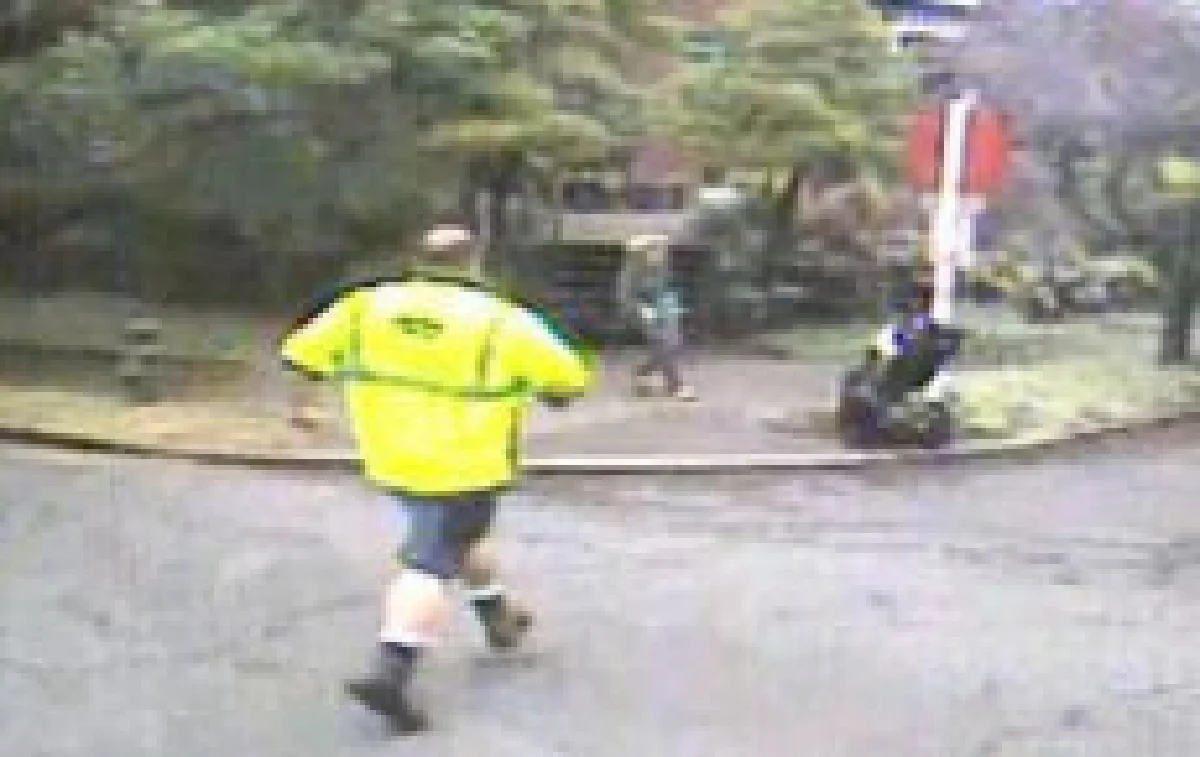 เผยคลิปฮีโร่ช่วยเด็กจากรถเข็นไหล