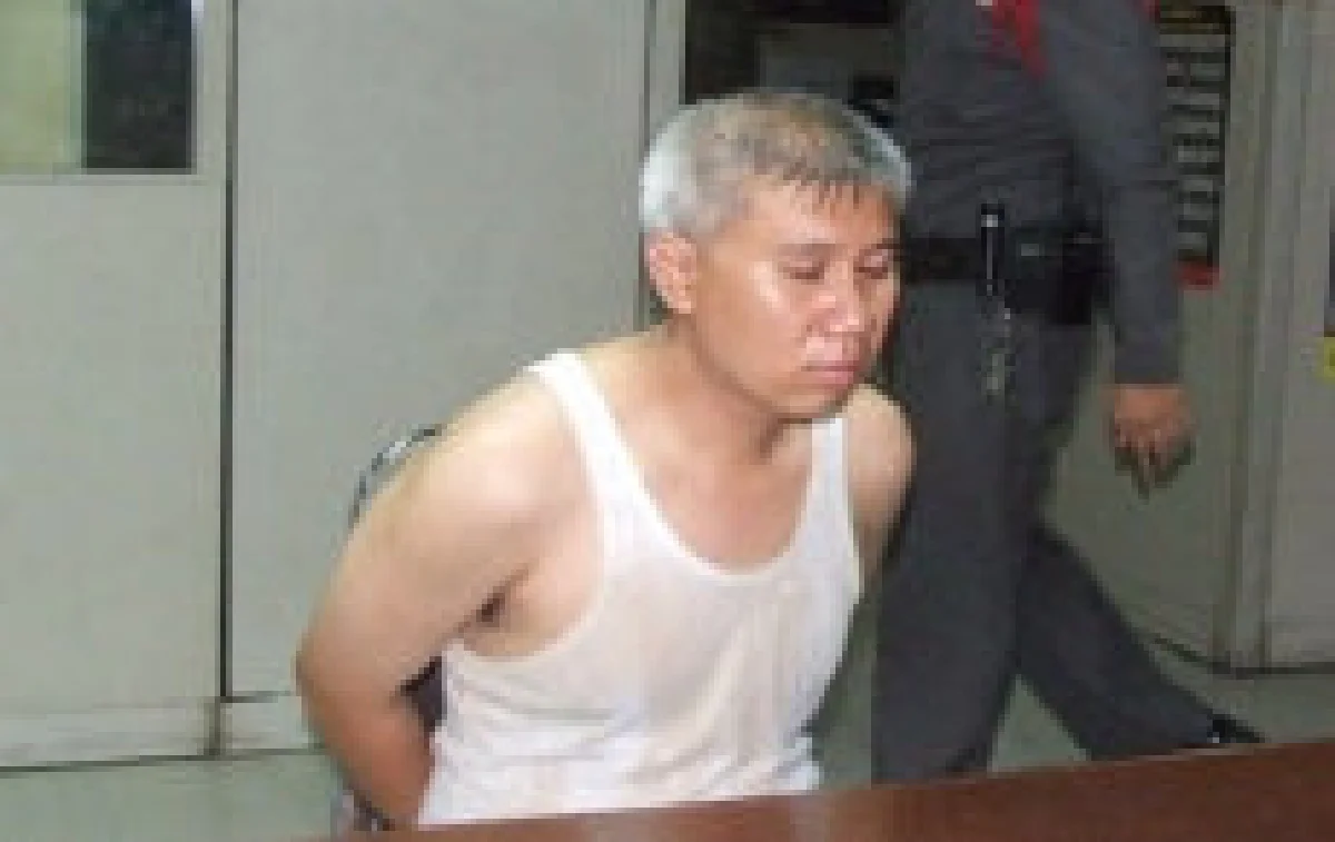 หนุ่มคลั่งคว้ามีดอีโต้ฟันแม่ดับคาบ้าน