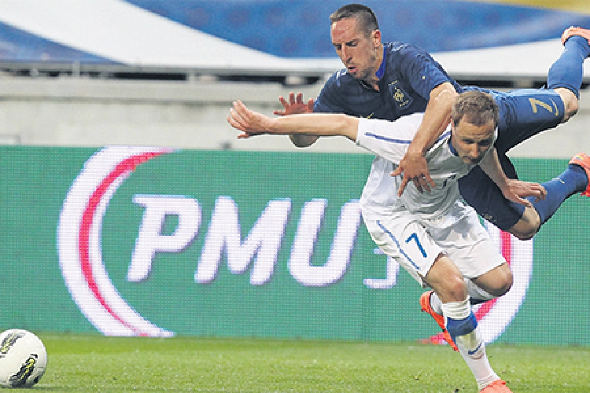 ตราไก่...หมูสนามจริง สิงห์สนามซ้อม??