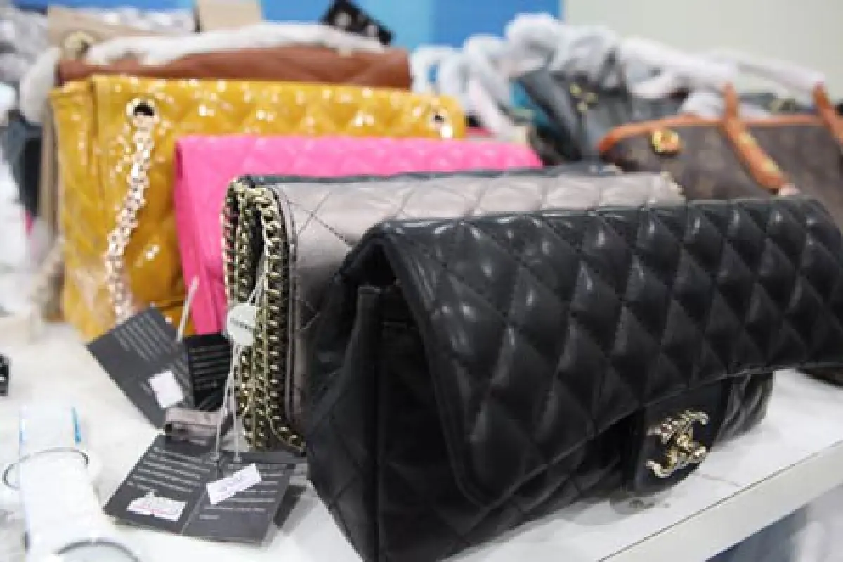 ดีเอสไอบุกจับแบรนด์เนมปลอมย่านสุขุมวิท