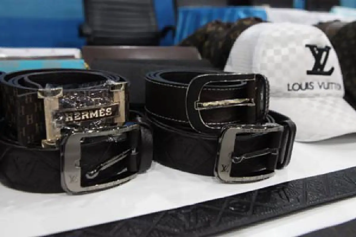 ดีเอสไอบุกจับแบรนด์เนมปลอมย่านสุขุมวิท