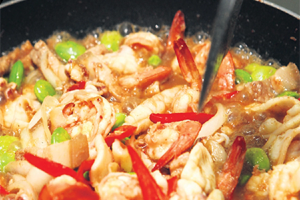สะตอผัดกะปิกับกุ้งสูตรคุณแม่ ‘นันนภัส ชูเชิดกีรติวัฒน์’