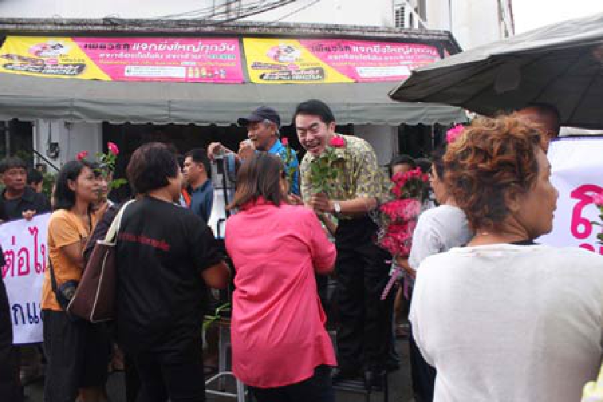 ชาวพิษณุโลกหนุนหมอวรงค์ค้านพรบ.ปรองดอง ชาวพิษณุโลกหนุนหมอวรงค์ค้านพรบ.ปรองดอง
