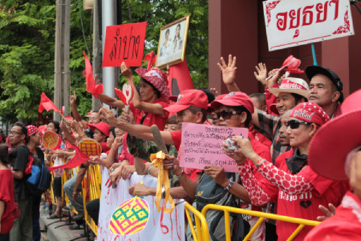 แดงจี้สภาลงมติแก้รธน.วาระ3 แดงจี้สภาลงมติแก้รธน.วาระ3