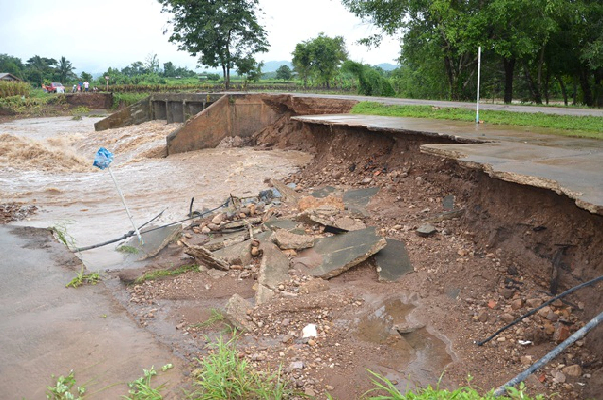 Early floods in Phrae