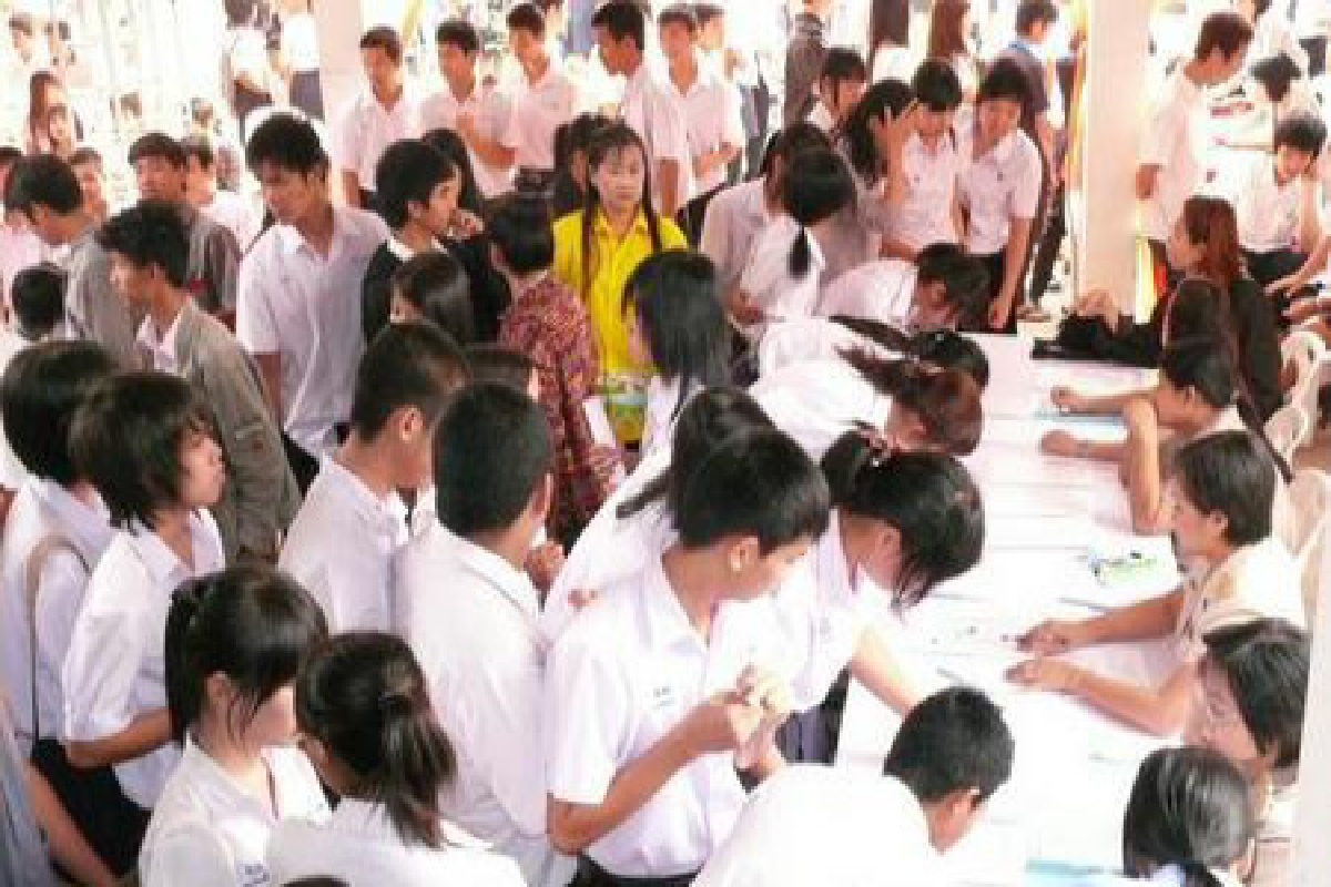 โพลชี้ร.ร.มีชื่อช่วยให้สอบเข้าม.ดังได้ โพลชี้ร.ร.มีชื่อช่วยให้สอบเข้าม.ดังได้