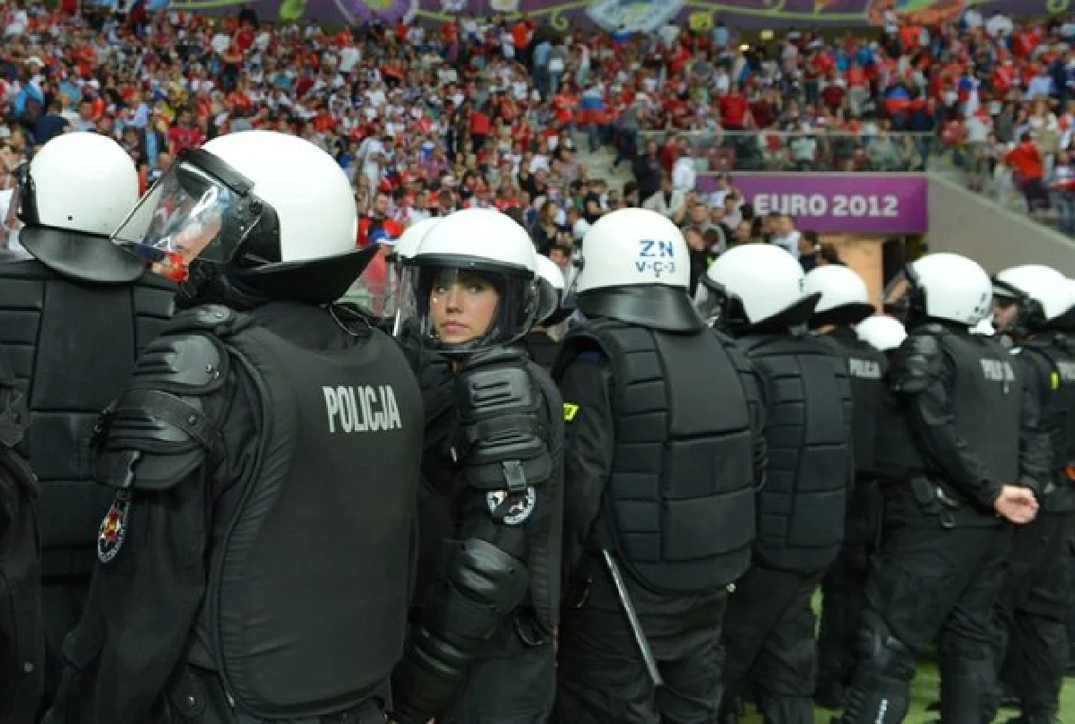 Euro 2012: Czech Republic wins, Poland and Russia draw