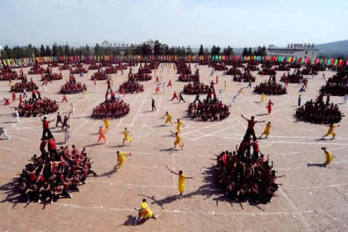 ภาพน่าทึ่ง! เด็กจีน10,000คน แสดงกังฟู