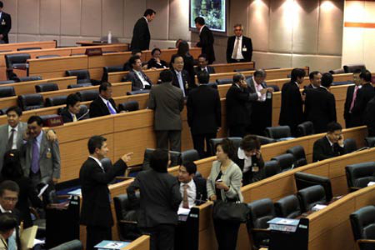 โปรดเกล้า พรฎ.ปิดประชุมสภา โปรดเกล้า พรฎ.ปิดประชุมสภา