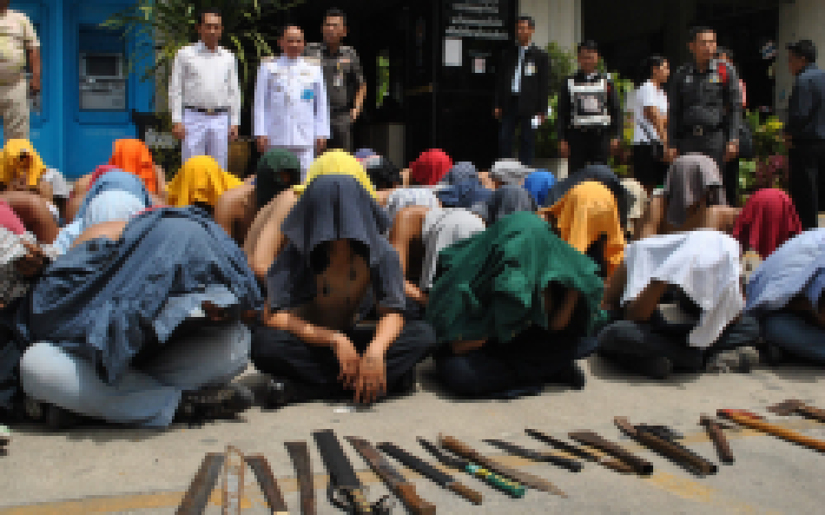 จับแก๊งเด็กเทคนิคขนอาวุธรอล้างแค้นอริ