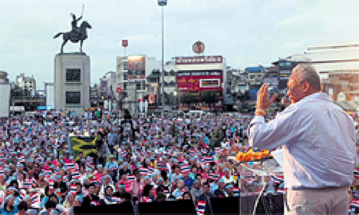 เดิมพันสู้นอกสภา