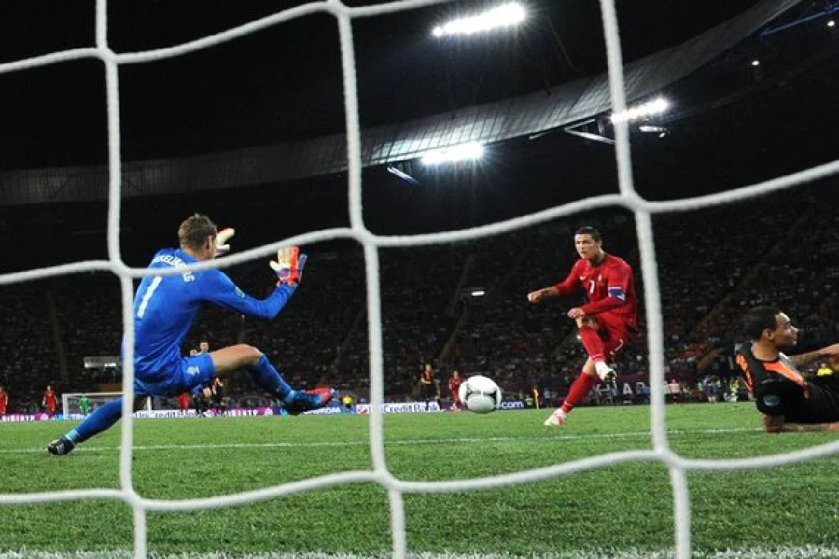 Euro 2012: Dutch horror show ends as   Portugal, Germany go through