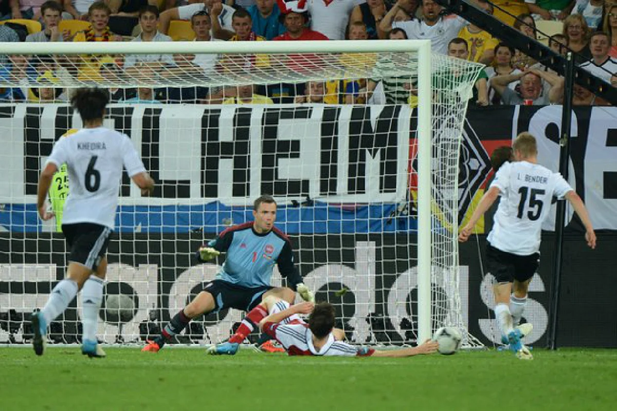 Euro 2012: Dutch horror show ends as   Portugal, Germany go through