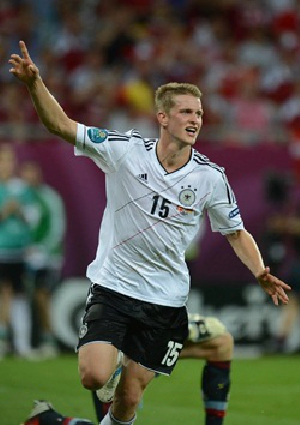Euro 2012: Dutch horror show ends as   Portugal, Germany go through