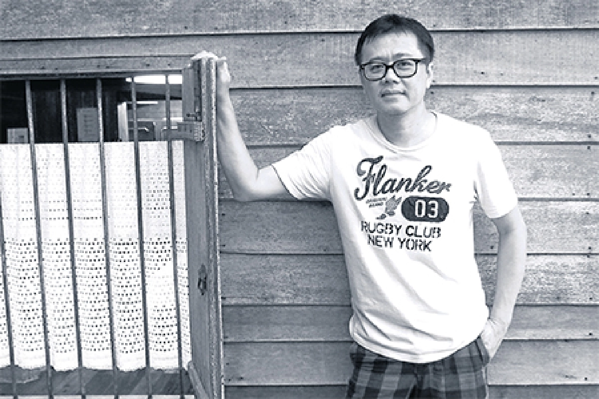 ผู้ชายในดวงจันทร์ เรื่องเล่าชาวสีม่วง