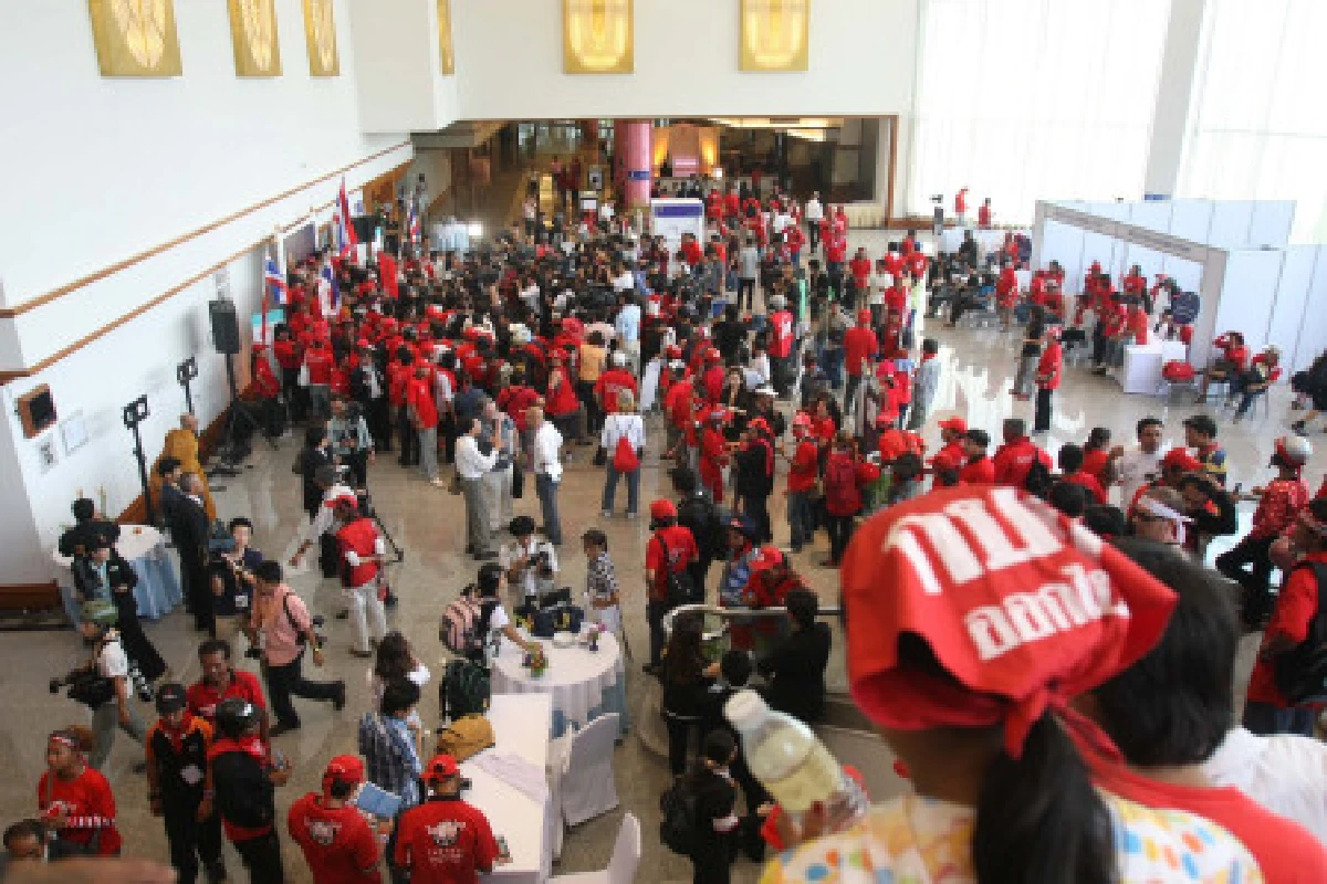 ครม.ปูระเริงคลื่น-ย่ำแผล3ปีแดงพังโรงแรม