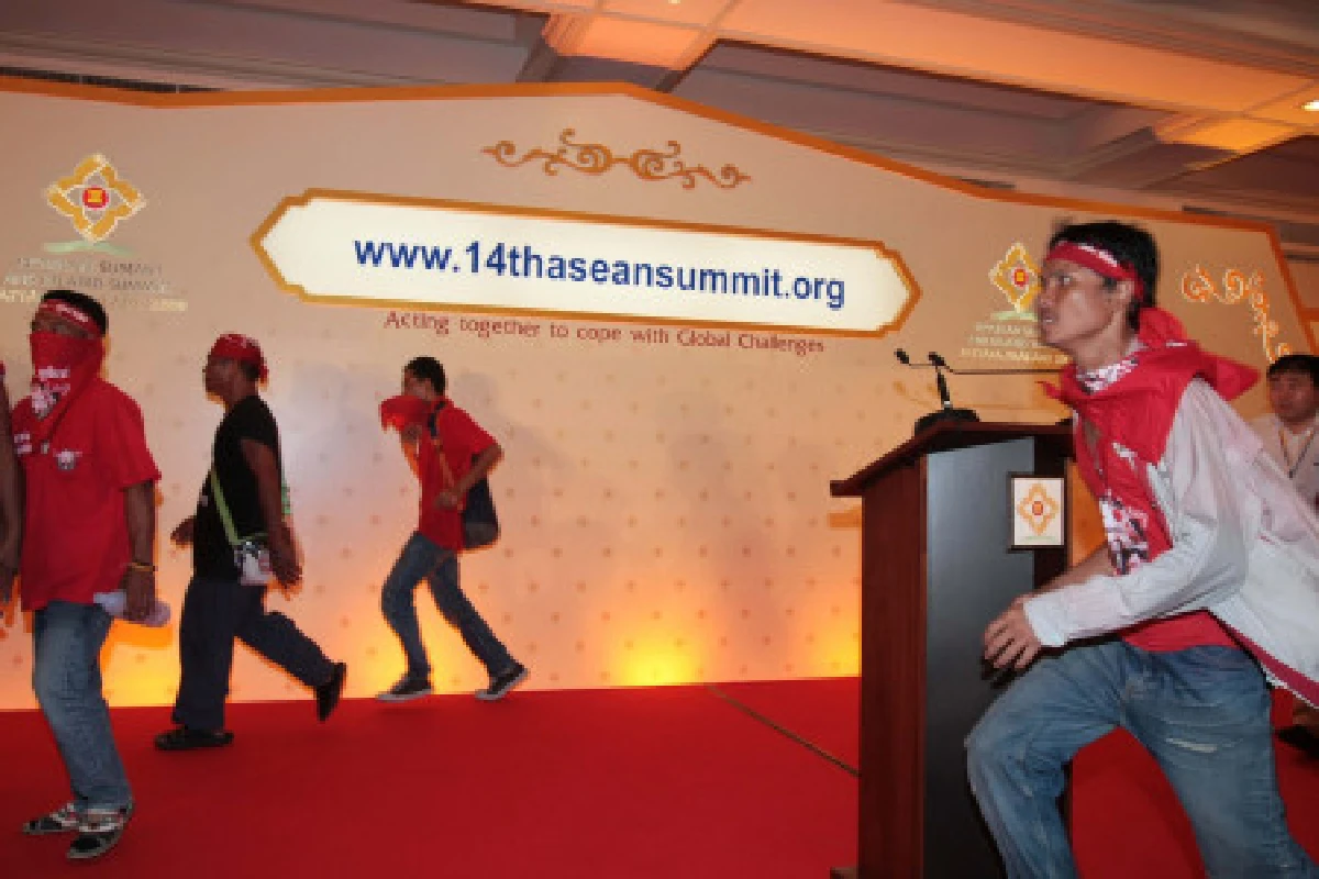 ครม.ปูระเริงคลื่น-ย่ำแผล3ปีแดงพังโรงแรม