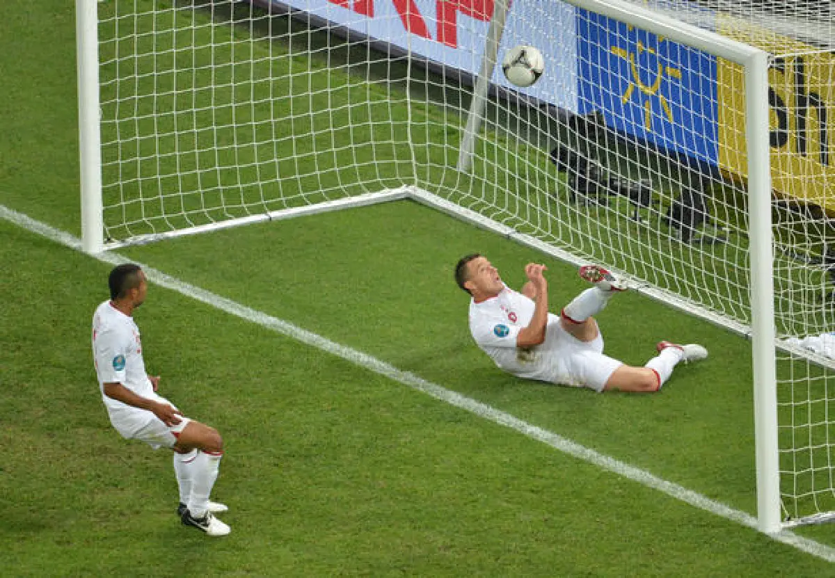 Euro 2012: Lucky England, beaten France advance