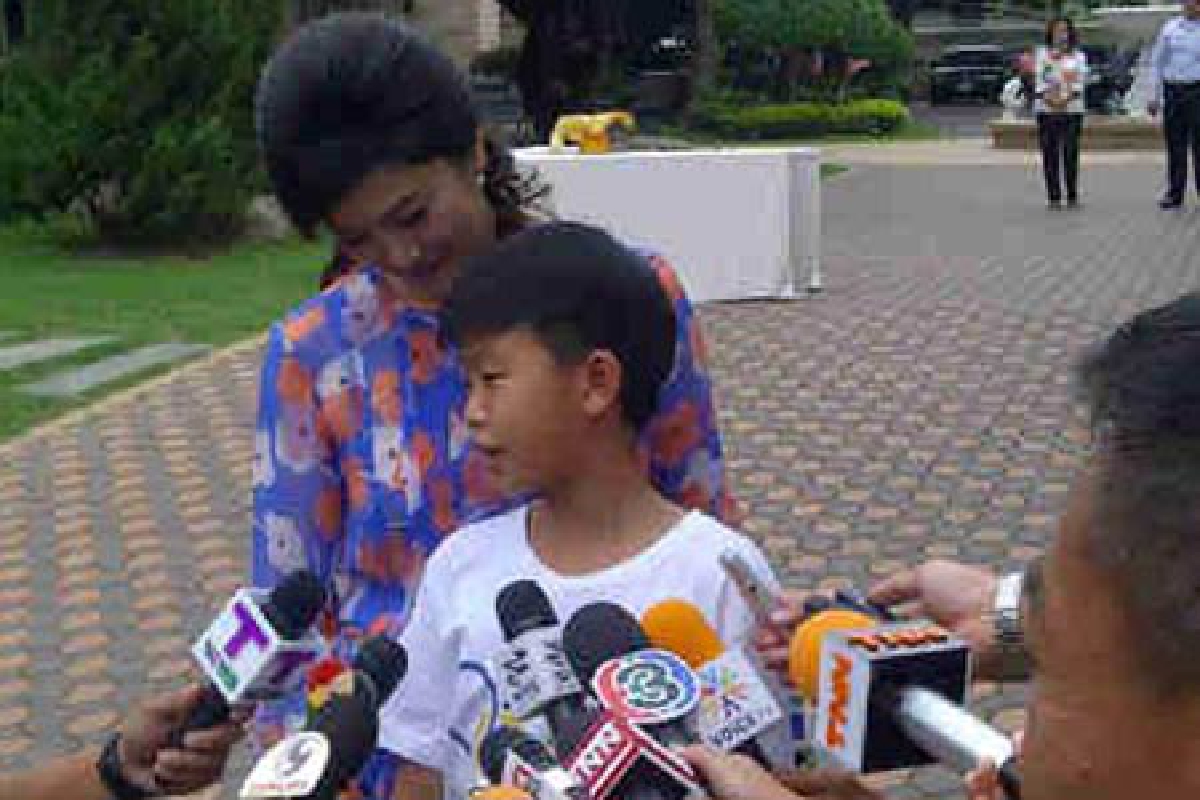 นายกฯทำบุญวันเกิดครบรอบ45ปี นายกฯทำบุญวันเกิดครบรอบ45ปี