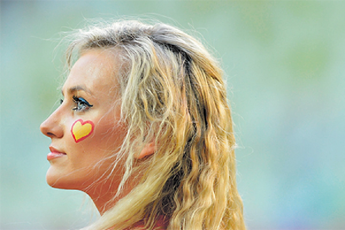 แฟน(บอล)สาวสวย...