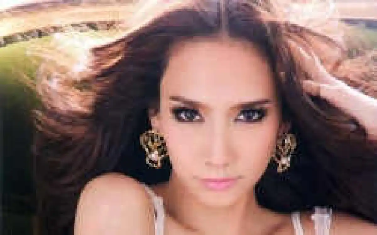อั้มรับควงแอมป์ทำบุญ