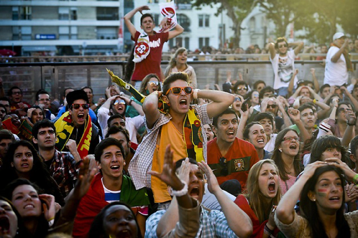 Euro 2012: Ronaldo puts Portugal into semis
