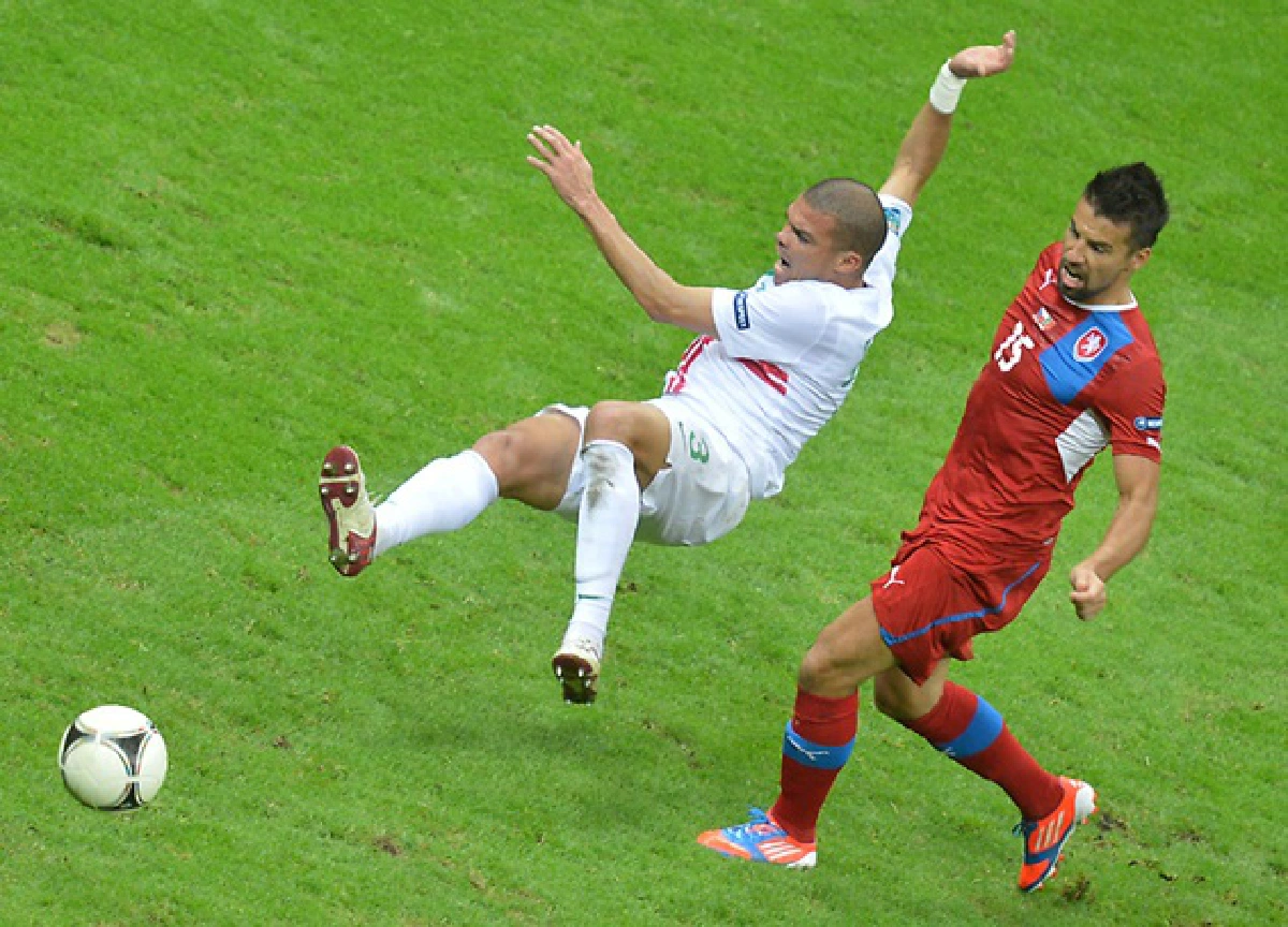 Euro 2012: Ronaldo puts Portugal into semis