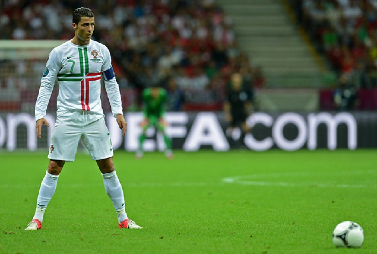 Euro 2012: Ronaldo puts Portugal into semis