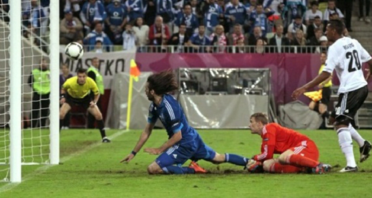Euro 2012: Germany hammers Greece for a place in semis
