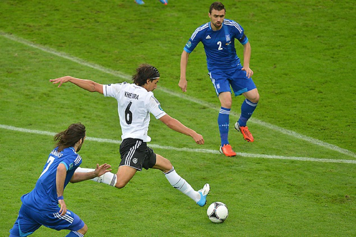 Euro 2012: Germany hammers Greece for a place in semis